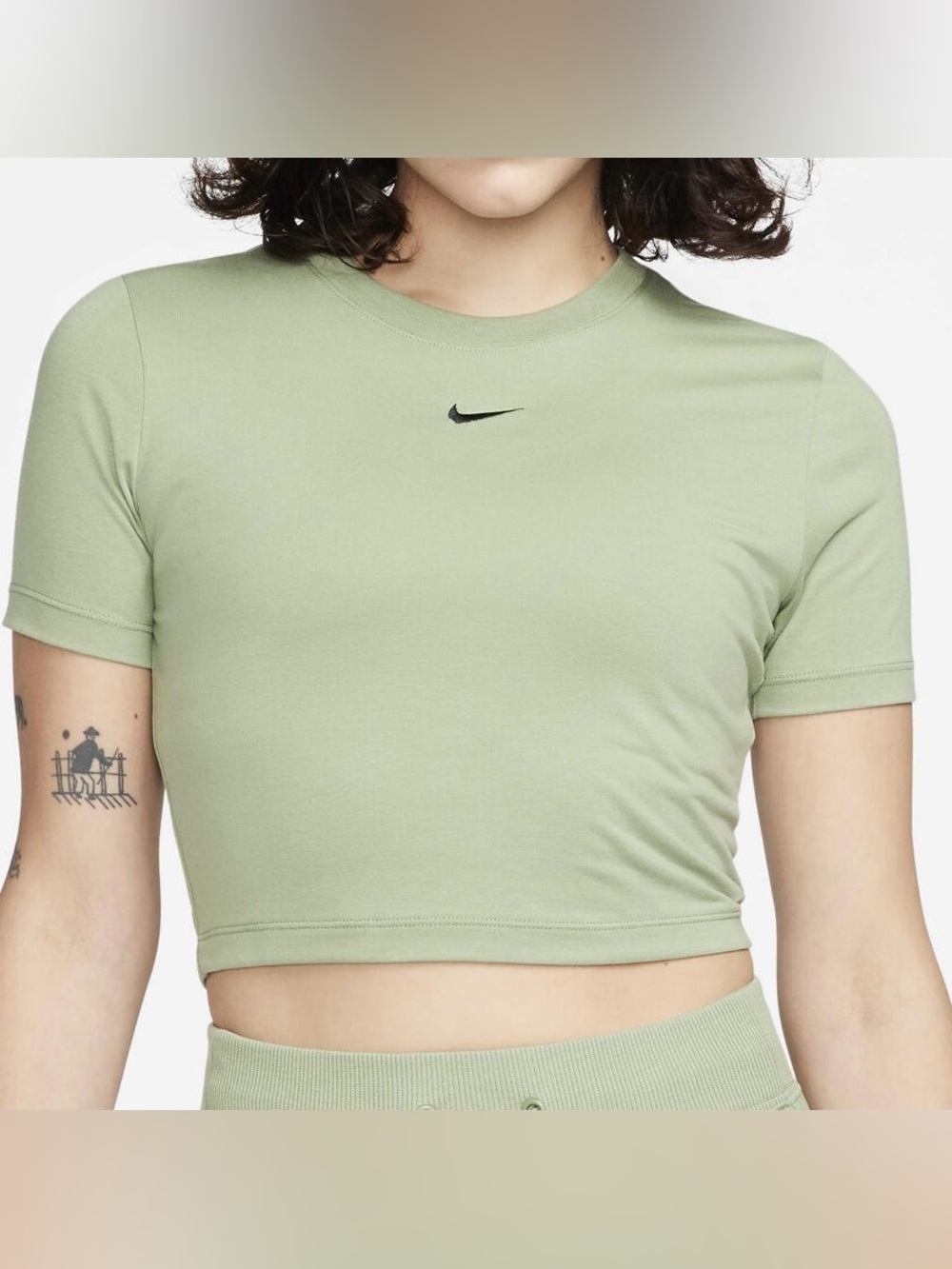 2/$40 🌺 Nike Chill Cropped Tee